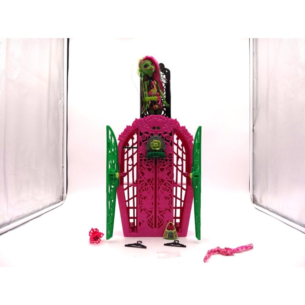 Monster High Skullmate Secrets Garden Mysteries Playset,‎ Venus McFlytrap Doll
